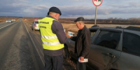 В Аркадакском районе провели профилактические беседы с водителями на трассе. - ОМВД "Аркадакский" 